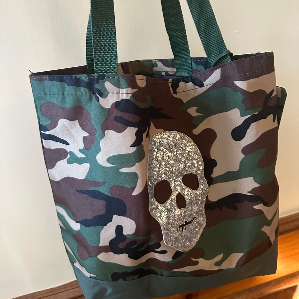 CAMO SKULL TOTE BAG WITH POUCH
